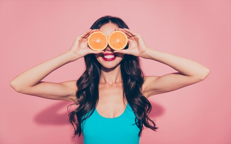 giati-xreiazeste-enan-oro-bitaminis-c-edo-kai-tora