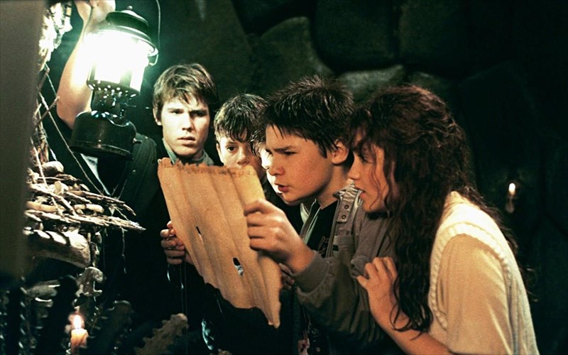 i-thruliki-parea-ton-goonies-epistrefei-xari-ston-Josh-gad