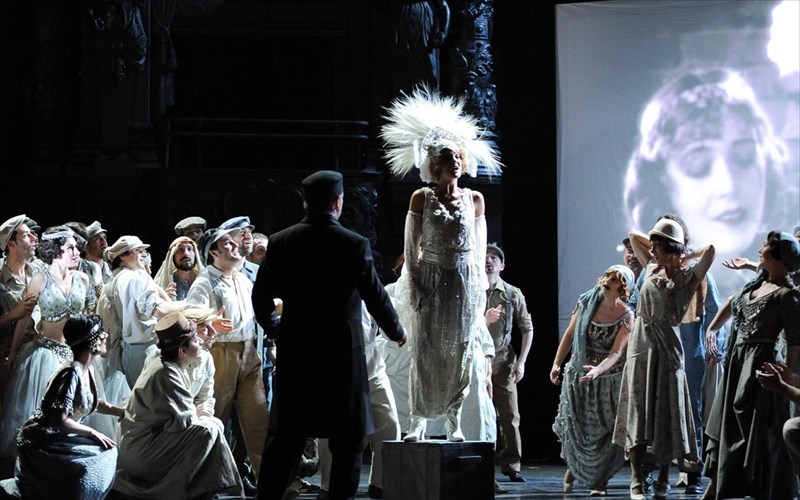 thais-sto-site-tou-megarou