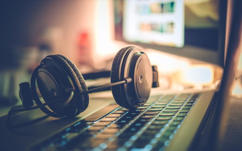 to-bandcamp-sunexizei-na-stirizei-tous-kallitexnes-en-meso-pandimias