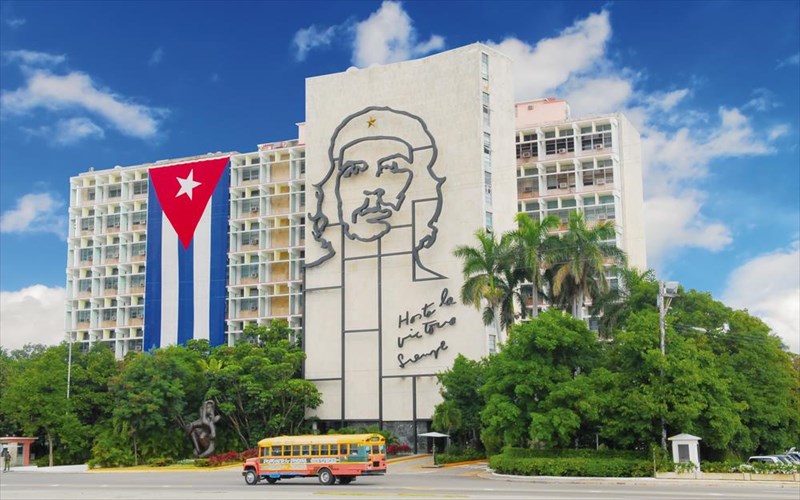 plaza-de-la-revolución-mia-apo-tis-pio-epanastatikes-plateies-tou-planiti