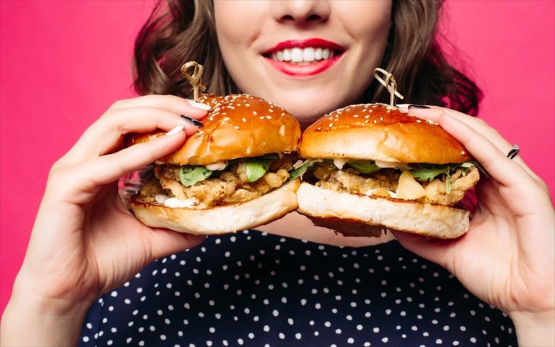 eiste-teleiomaneis-tote-mallon-trote-polu