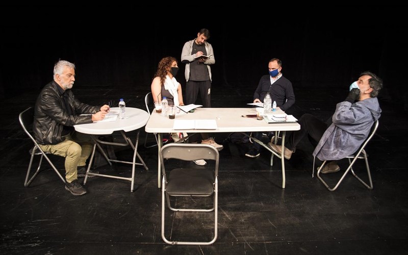 i-dunamiki-tou-ellinikou-logou-sto-theatro-oloklironetai-diadiktuaka-sto-dimotiko-theatro-peiraia