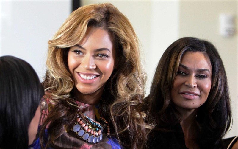 ena-doro-ugeias-apo-tin-beyonce-gia-tin-imera-tis-miteras