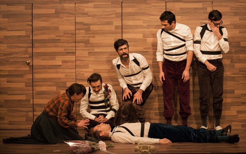 psifiako-kanali-idrumatos-onasi-room-service-tou-ektora-lugizou-kai-oti-neo-erxetai