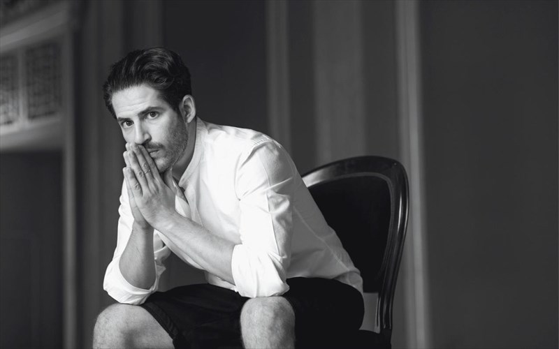 o-nikolas-androulakis-anebazei-thanasi-triaridi