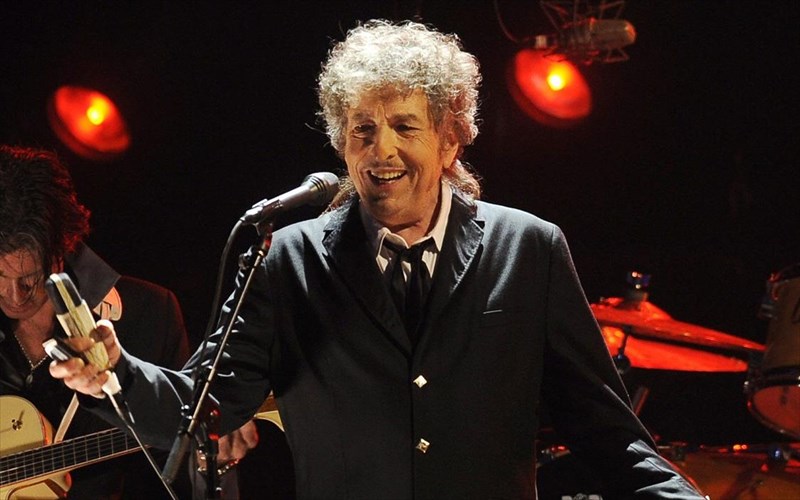 iounio-kukloforei-to-neo-almpoum-tou-bob-dylan