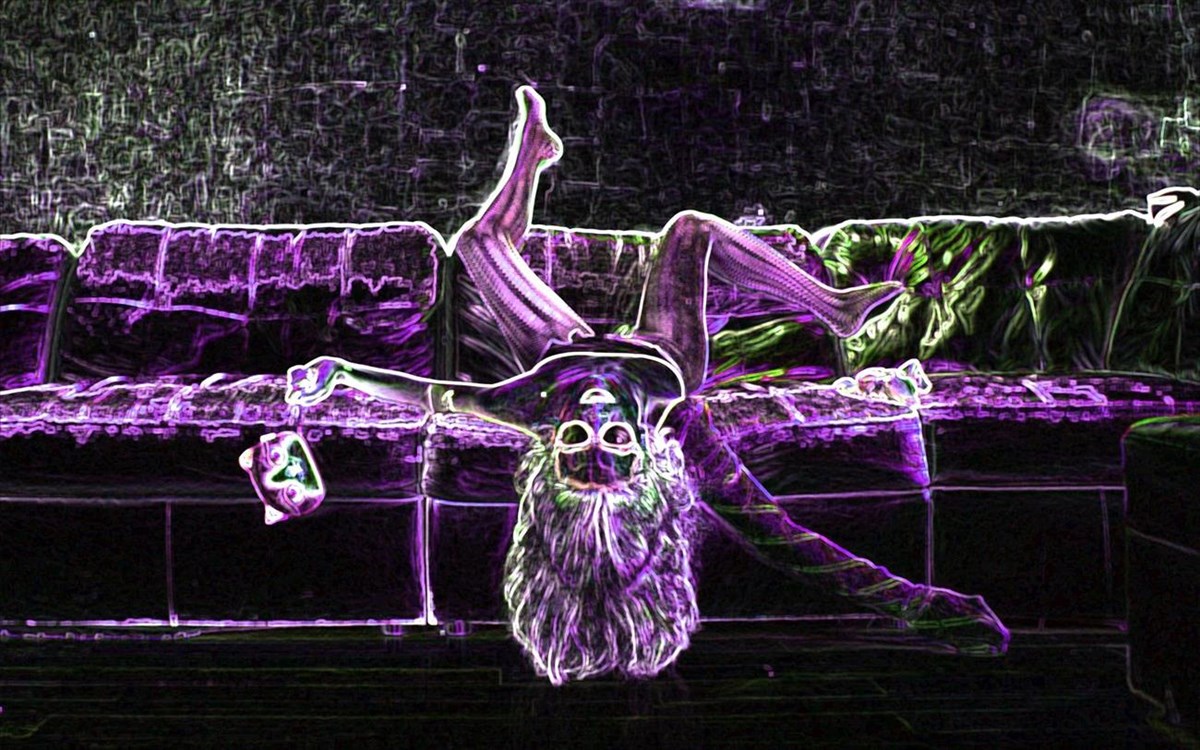 antigone-test-i-this-is-me-in-my-room-se-skinothesia-tis-ellis-papakonstantinou