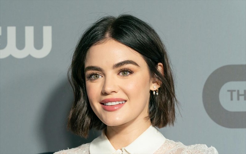 i-lucy-hale-apokaluptei-tin-routina-peripoiisis-dermatos-kai-mallion