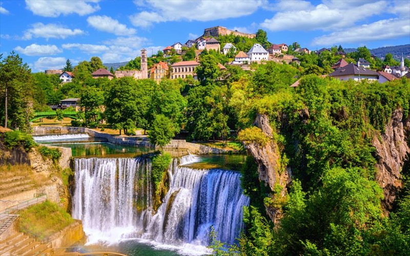 drosisteite-stous-pio-omorfous-katarraktes-tou-kosmou