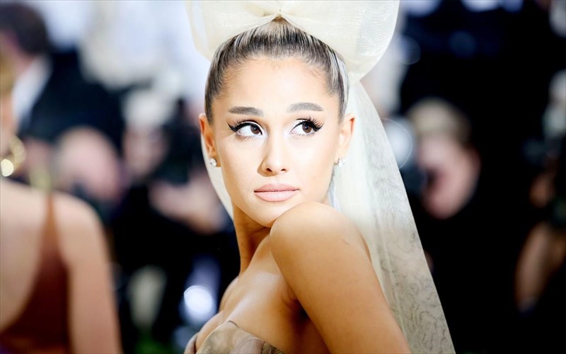 ariana-grande-i-kardia-oi-skepseis-kai-oi-proseuxes-mou-einai-panta-mazi-sas