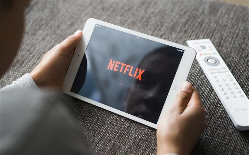 to-netflix-tha-kleisei-ekatontades-xiliades-adraneis-logariasmous