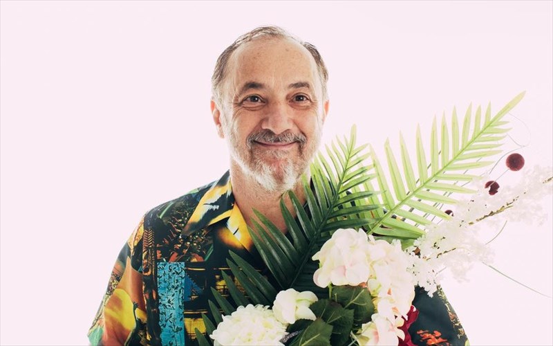 to-apo-mixanis-theatro-periodeuei-to-kalokairi-me-ton-kipo