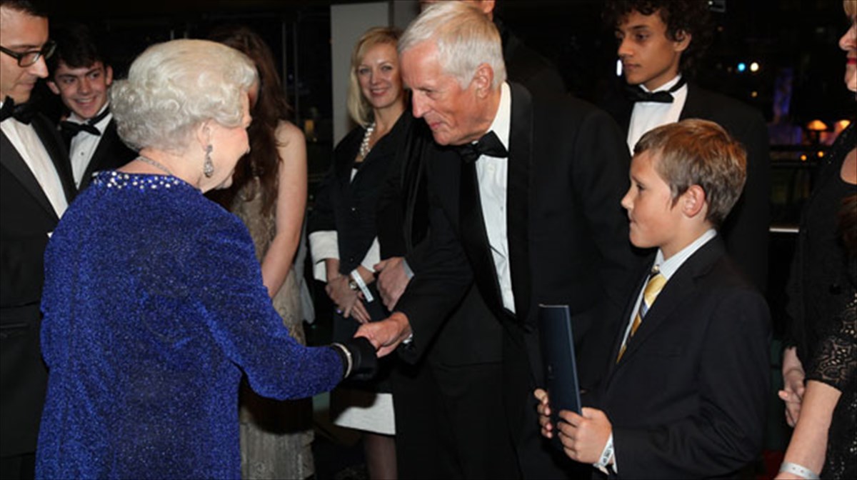 i-elisabet-tis-agglias-stin-pagkosmia-premiera-3d-peripeteias