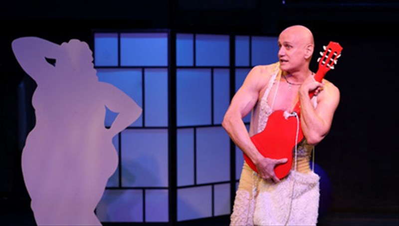 fullo-sigis-gia-triti-xronia-epistrefei-sto-eliart