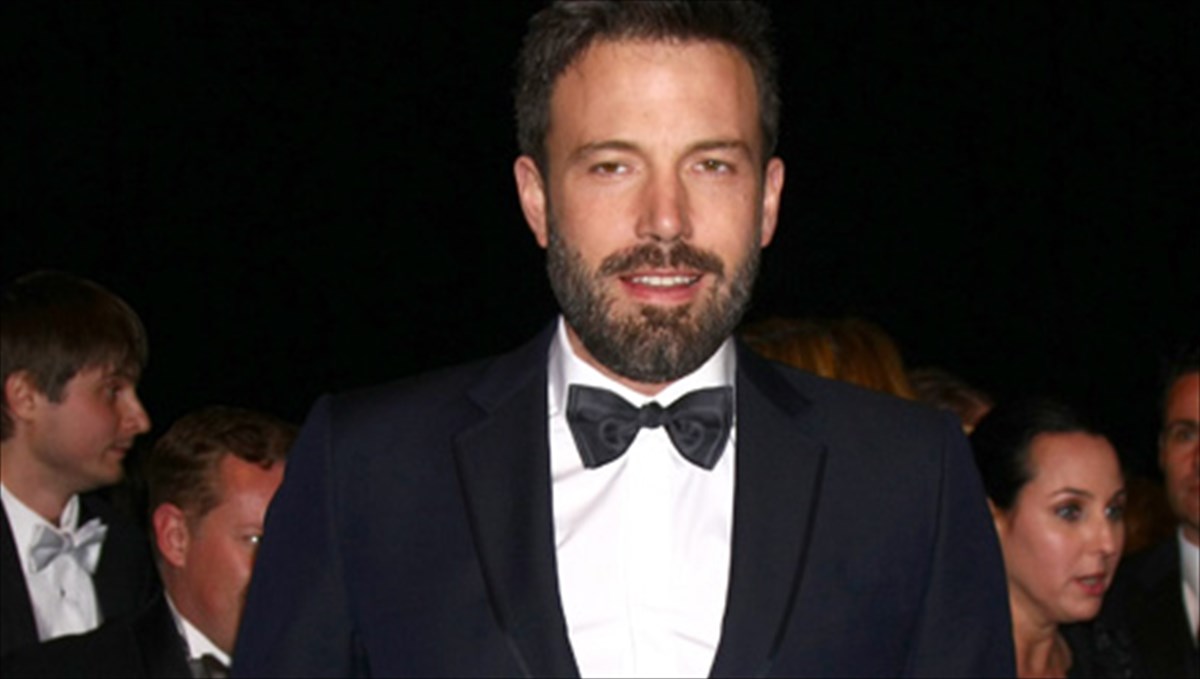 ben-affleck-den-theloun-na-foresei-ti-stoli-tou-batman