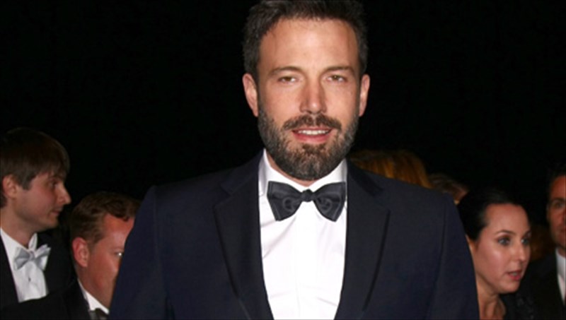 ben-affleck-den-theloun-na-foresei-ti-stoli-tou-batman