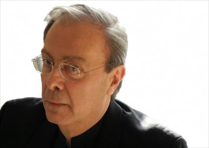 o-giannis-bakarelis-sunanta-to-philharmonia-quartett-berlin-stin-psifiaki-skini-tou-megarou