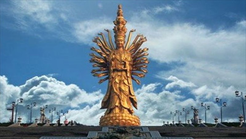 ta-10-pio-psila-agalmata-ston-kosmo