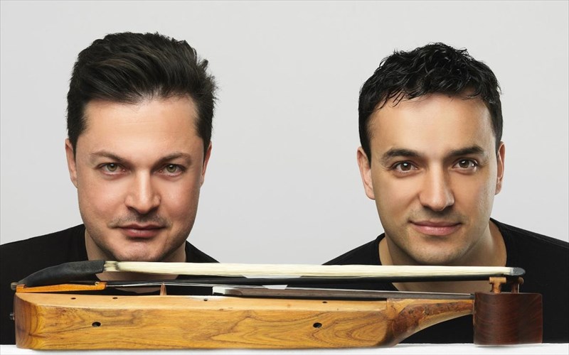 konstantinos-kai-matthaios-tsaxouridis-an-sunithisoume-to-fili-me-online-tropo-tote-isos-sunithisoumekai-tin-texni