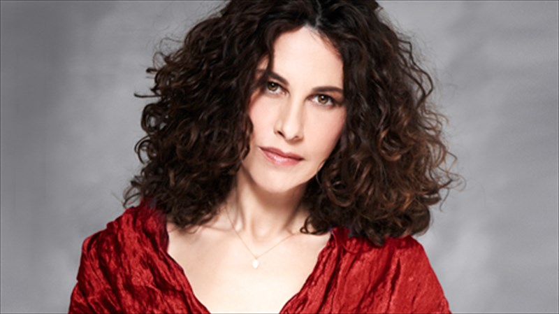 i-eleutheria-arbanitaki-se-ena-mousiko-taksidi-ston-elliniko-kinimatografo