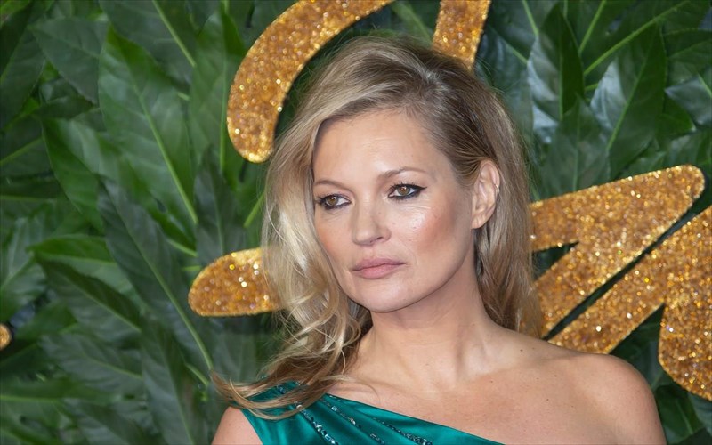 i-kathimerini-routina-omorfias-tis-kate-moss-simera