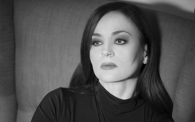 despoinis-tzoulia-apo-ton-dimitri-karantza-me-tous-karampeti-kai-karazisi