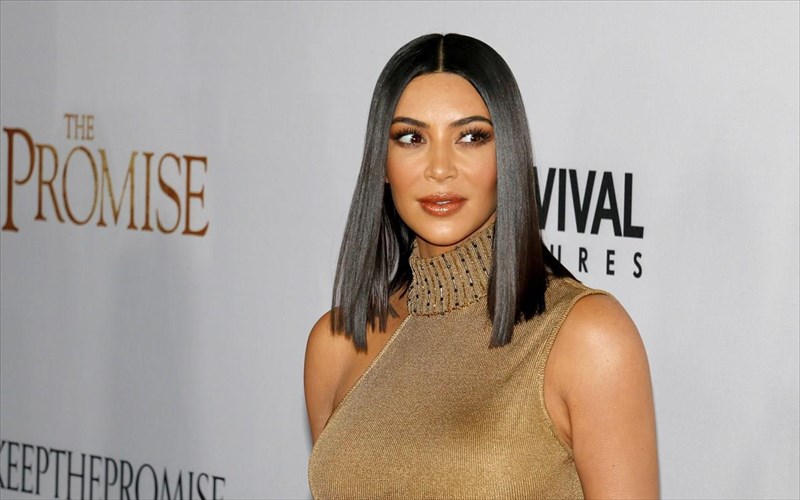 i-kim-kardashian-spaei-to-instagram-me-to-leopardale-mpikini-tis