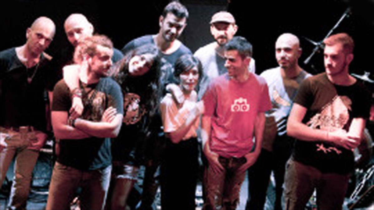 o-stauros-tou-notou-ksekina-me-house-band