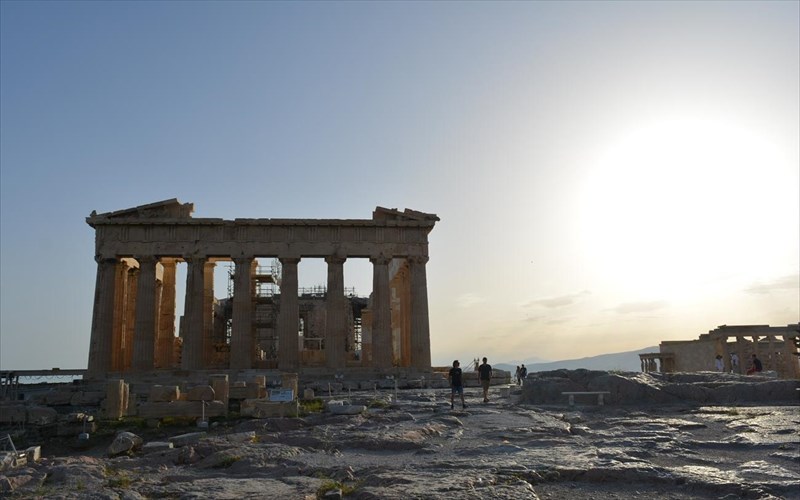 touristas-xoris-touristes-stin-akropoli