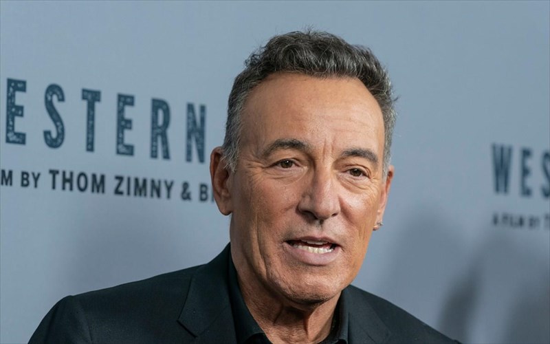 bruce-springsteen-o-donald-trump-einai-apeili-gia-tin-dimokratia