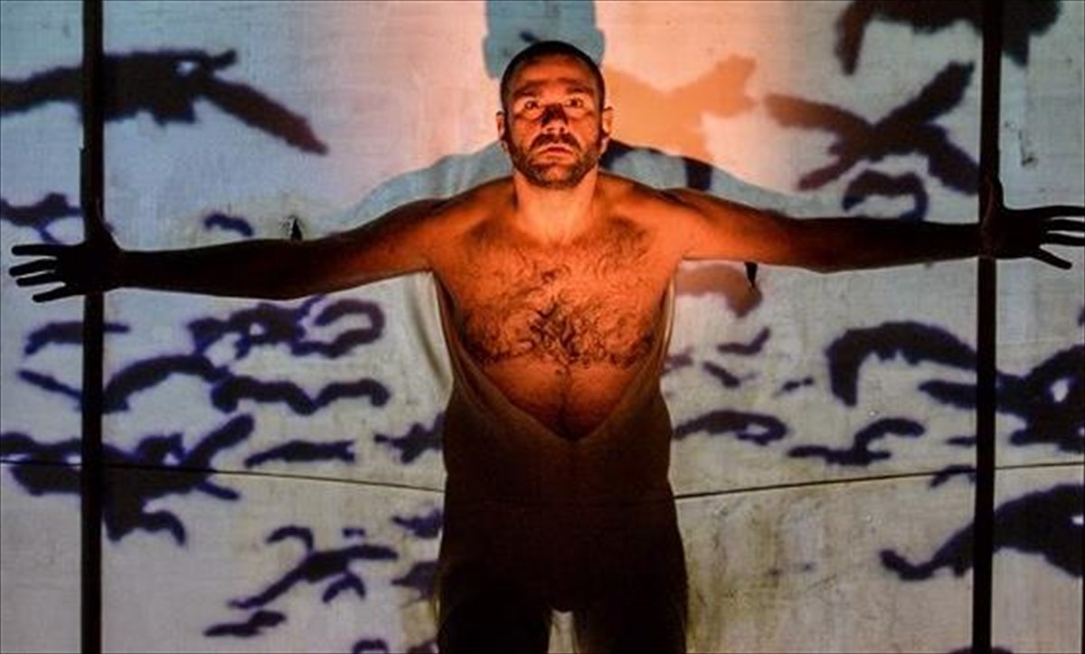 o-tzoni-pire-to-oplo-tou