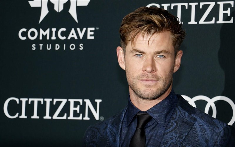 to-mustiko-piso-apo-tin-ekpliktiki-somatiki-diaplasi-tou-chris-hemsworth