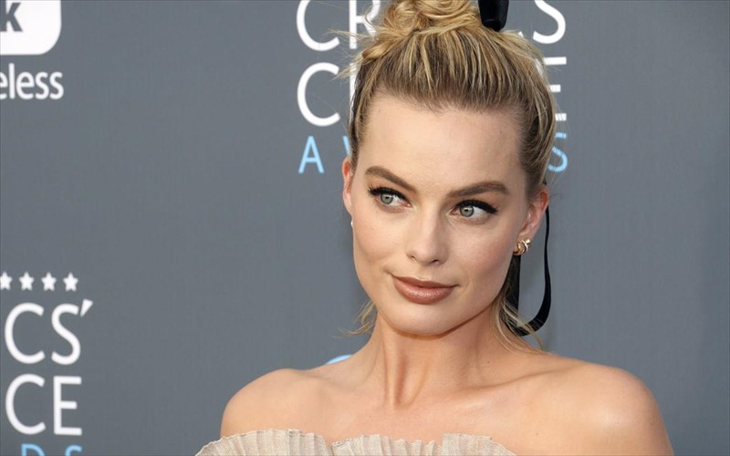 i-margot-robbie-sto-pidalio-ton-peiraton-tis-karaibikis