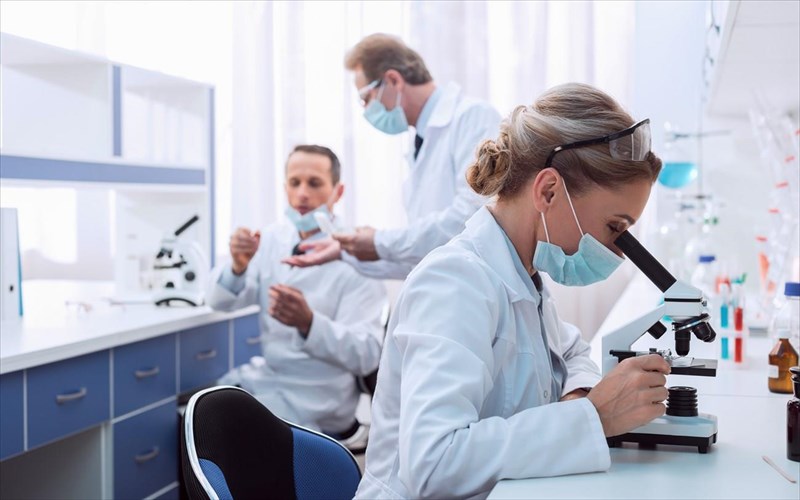 covid-19-duo-ereunes-gia-to-spanio-flegmonodes-sundromo-sta-paidia