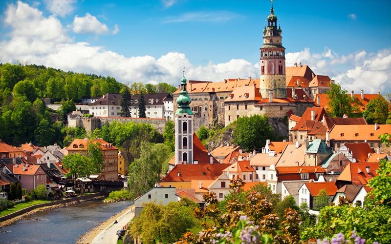 taksidi-sta-pio-paramuthenia-meri-tou-kosmou