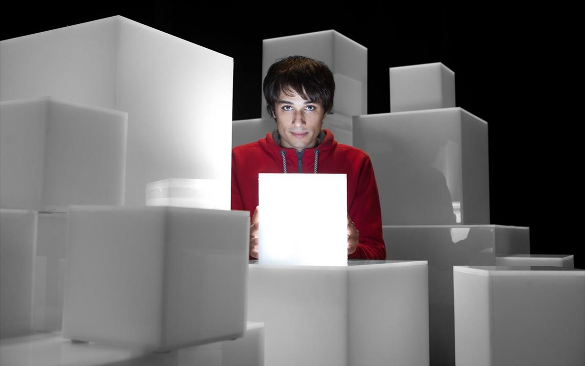 poios-skotose-to-skulo-ta-mesanuxta