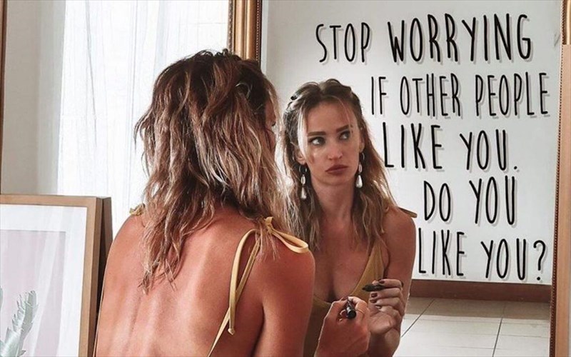 mia-wellness-influencer-deixnei-tin-alithini-pleura-tis-kuttaritidas-kai-tou-instagram