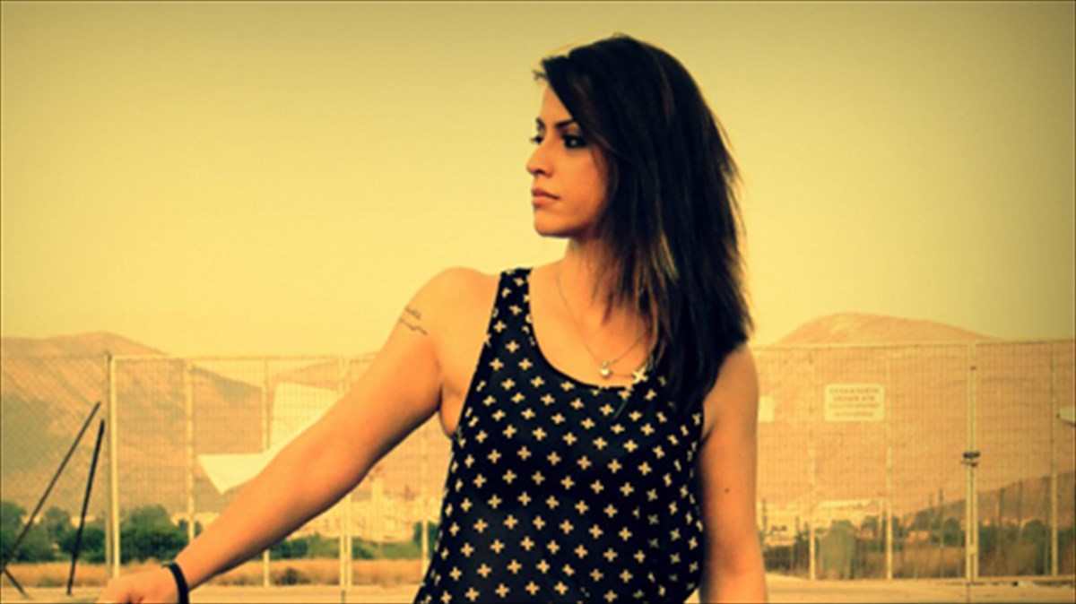 i-rallia-xristidou-s-ena-aproblepto-mousiko-taksidi