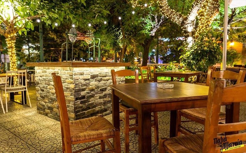 palia-plateia-mia-droseri-auli-gia-mezedes-sta-patisia