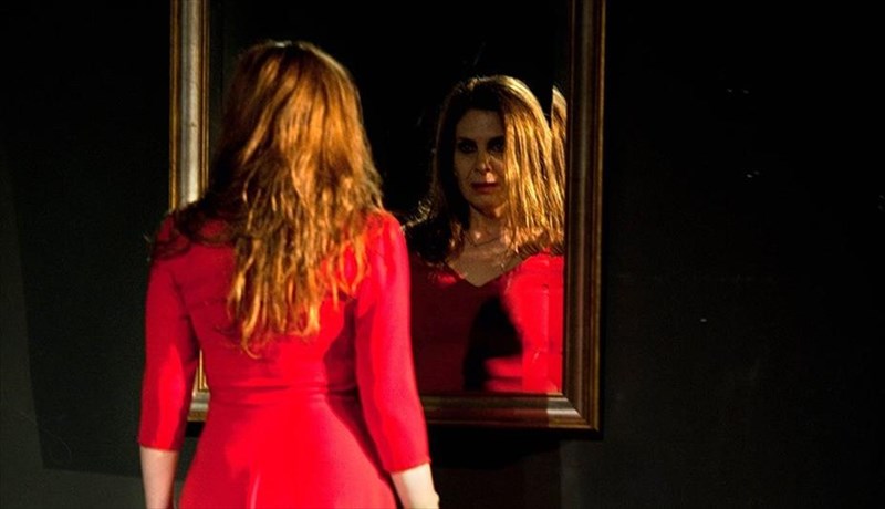 i-porni-apo-pano-me-tin-katerina-didaskalou-se-mini-periodeia