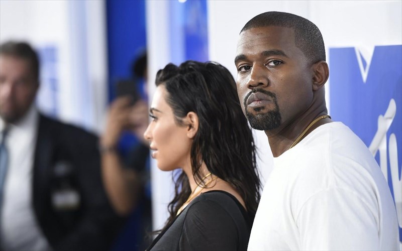 o-kosmos-tou-theamatos-diaskedazei-me-tin-upopsifiotita-tou-kanye-west