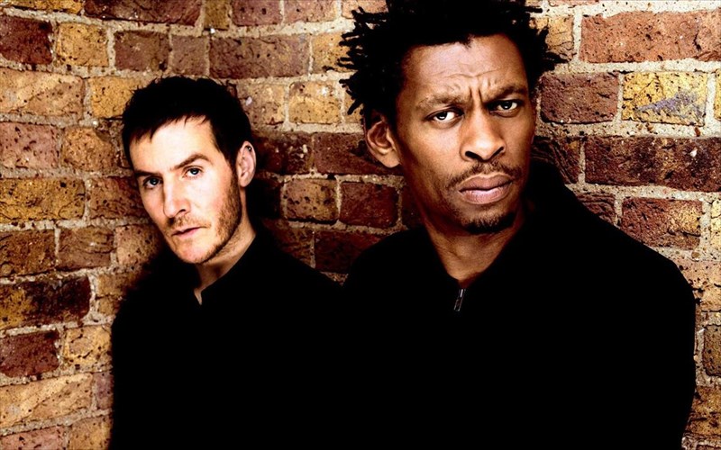 proti-geusi-apo-tin-eutopia-ton-massive-attack