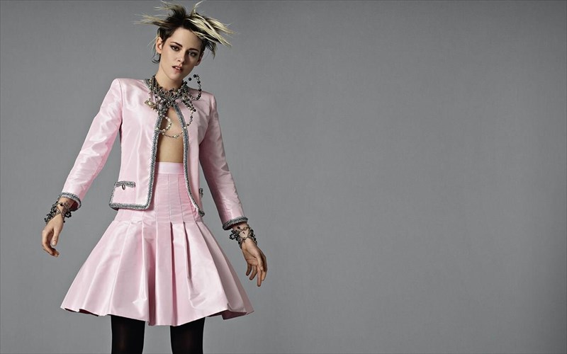 i-kristen-stewart-protagonistei-sti-nea-kampania-prêt-à-porter-tis-chanel