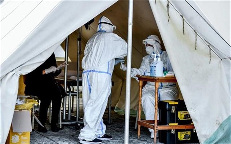 koronoios-ti-anisuxei-tous-eidikous