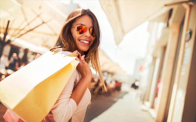 premiera-simera-gia-tis-therines-ekptoseis-sta-emporika-katastimata