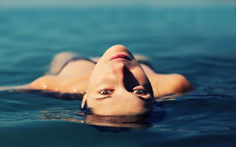 pos-to-thalassino-nero-nika-tin-akmi