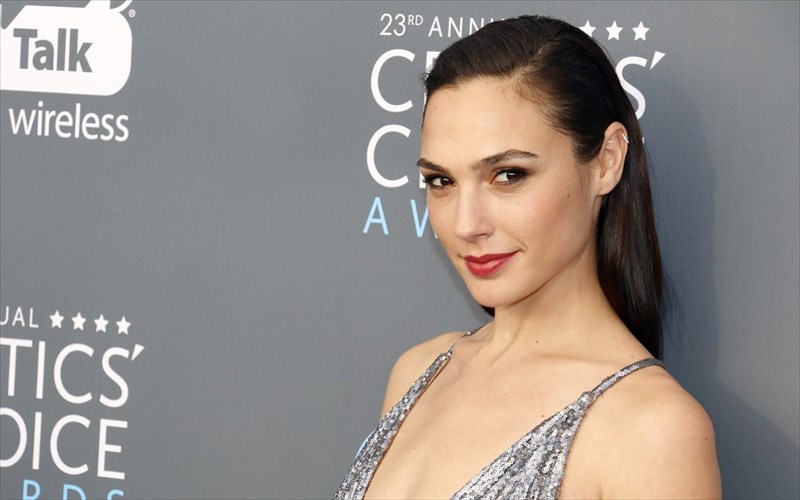 i-gal-gadot-sta-xnaria-tou-James-bond-kai-tou-ethan-hunt