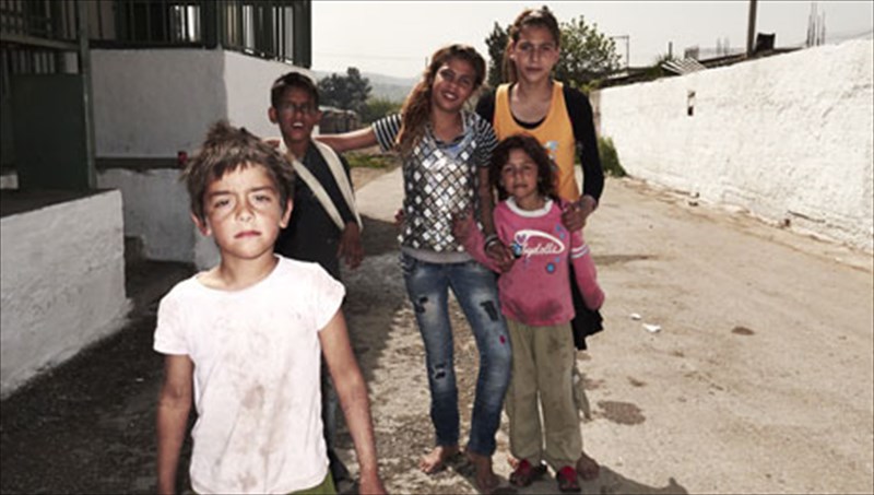 mesa-apo-ta-matia-enos-paidiou