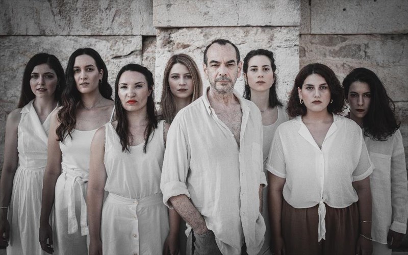 oli-i-ellada-enas-politismos-oi-parastaseis-tou-theatrou-texnis-karolos-koun-ellada-enas-politismos-oi-parastaseis-tou-theatrou-texnis-karolos-koun